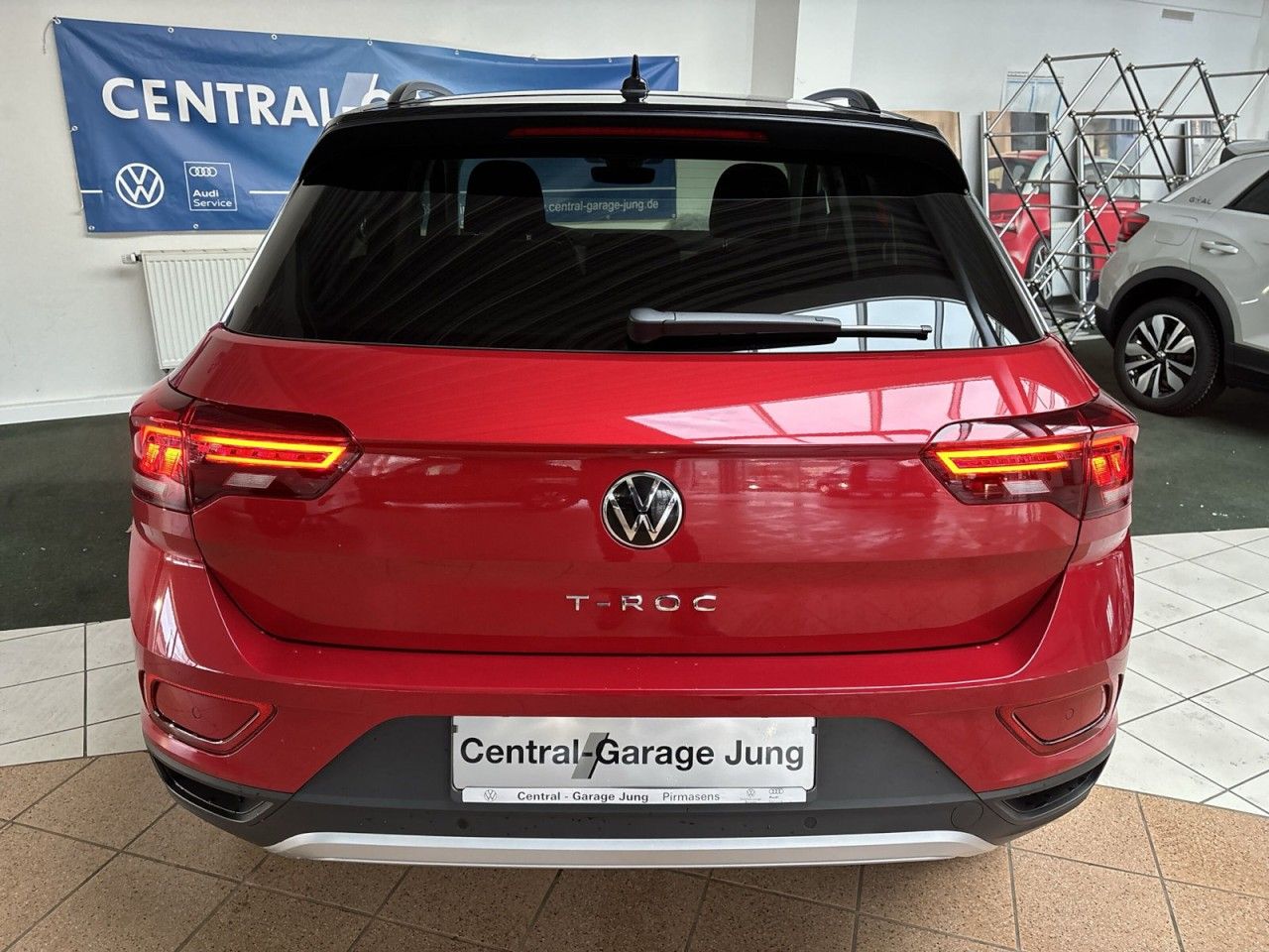 Volkswagen T-Roc 1.0 TSI MOVE - Samsaru's Car Outlet