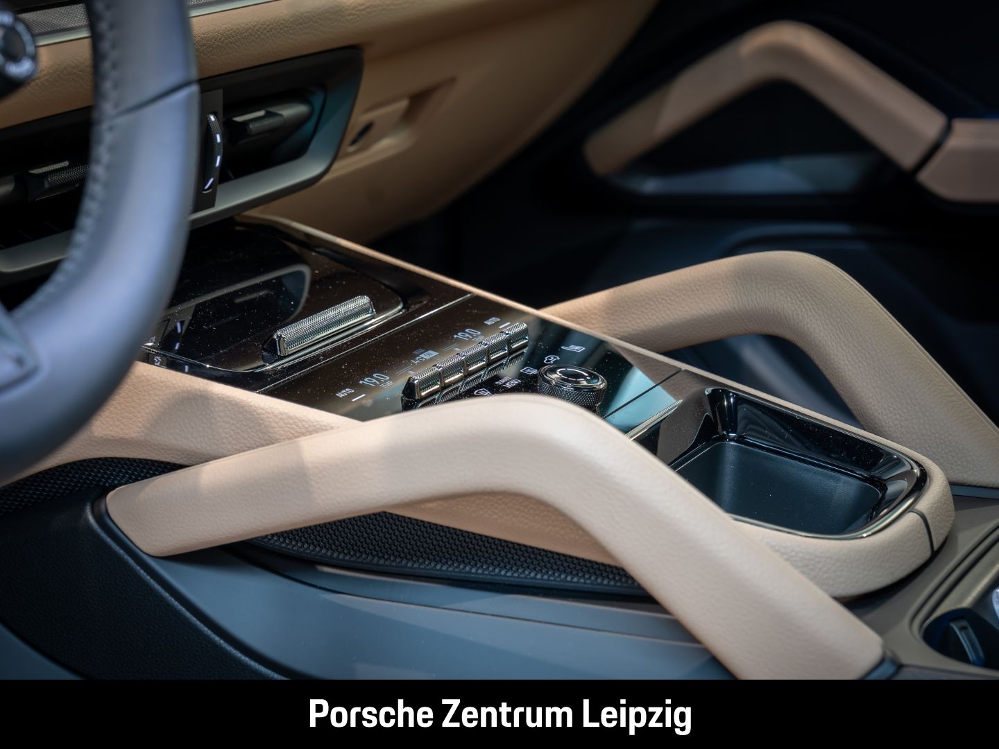 Porsche Cayenne Coupe FnW Racinggrün Luft 22Zoll SportDe