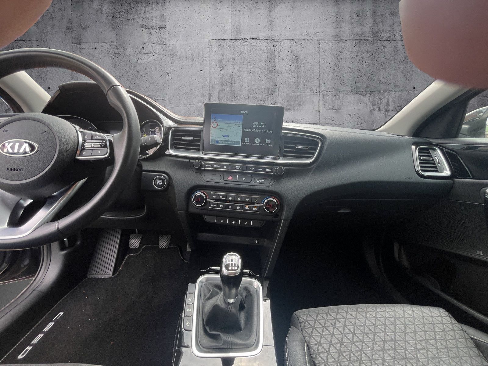 Kia Ceed 1.4 T-GDi Spirit - Samsaru's Car Outlet