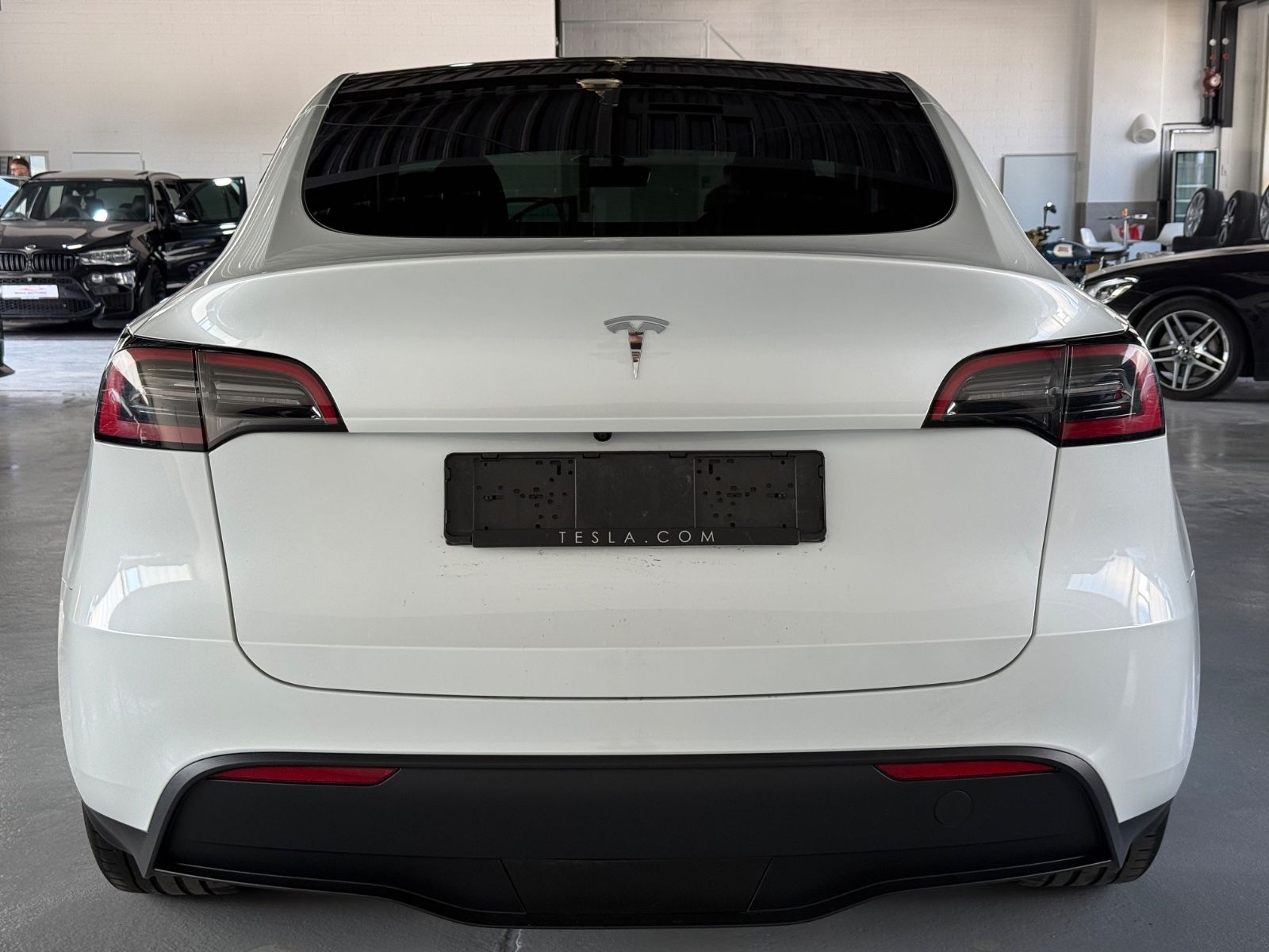 Tesla Model Y Standard Range RWD