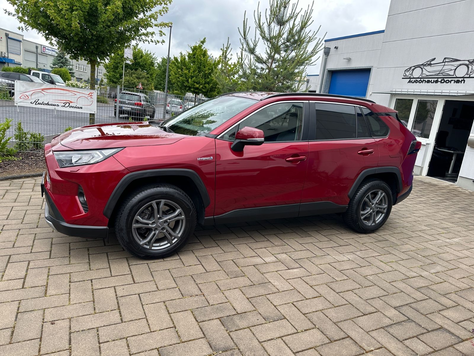 Toyota RAV 4 2.5 Hybrid 4x4 - Samsaru's Car Outlet