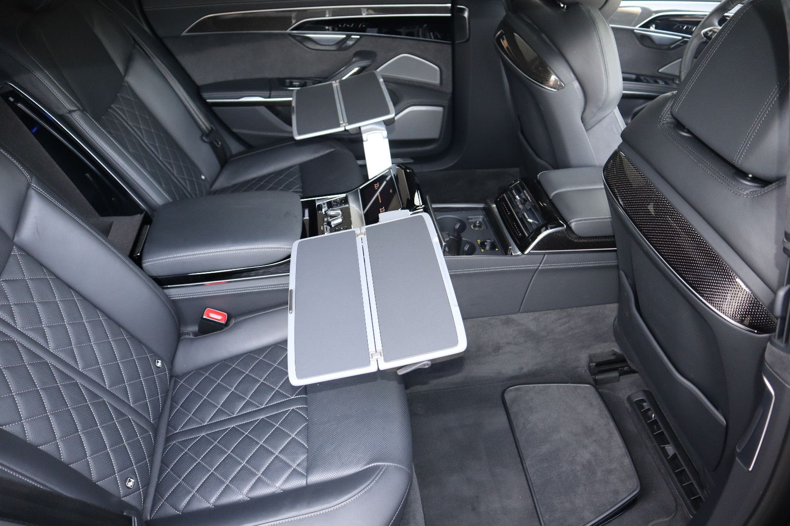 Audi A8L 60 TFSI e lang exclusive S-Line - Samsaru's Car Outlet