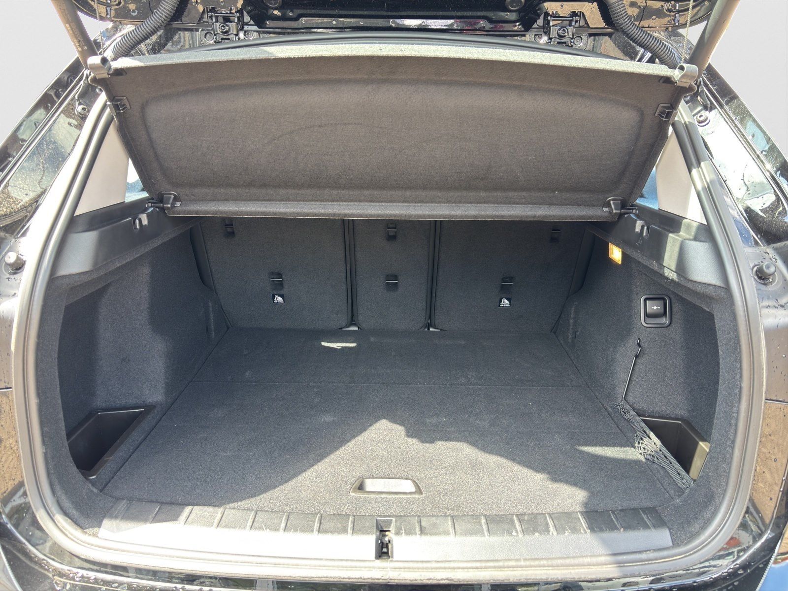 BMW X1 xDrive18d - Samsaru's Car Outlet