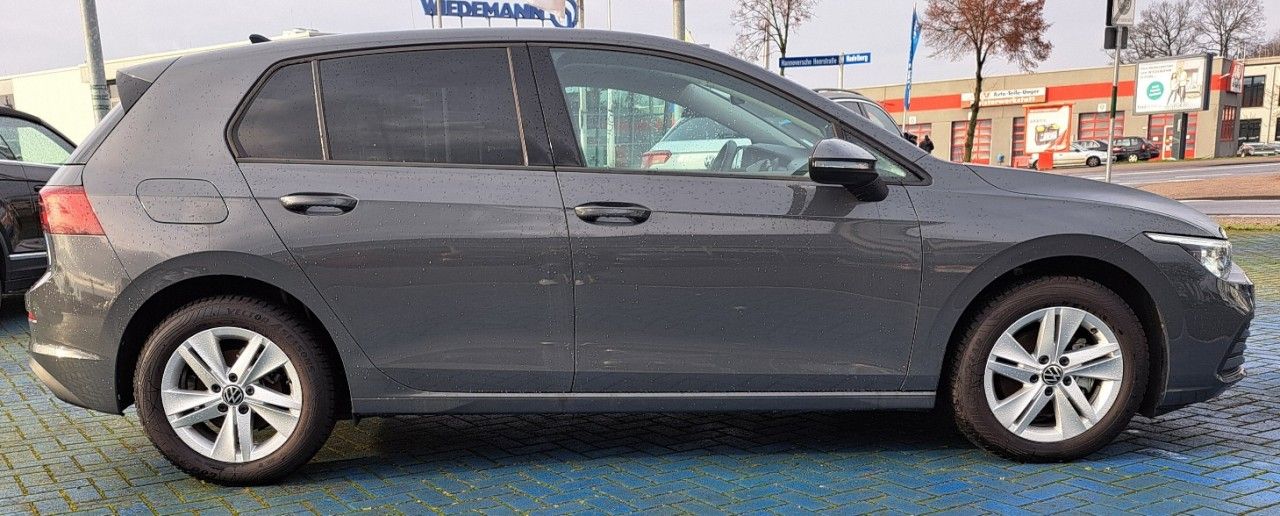 Volkswagen Golf VIII 1.0 TSI Life - Samsaru's Car Outlet