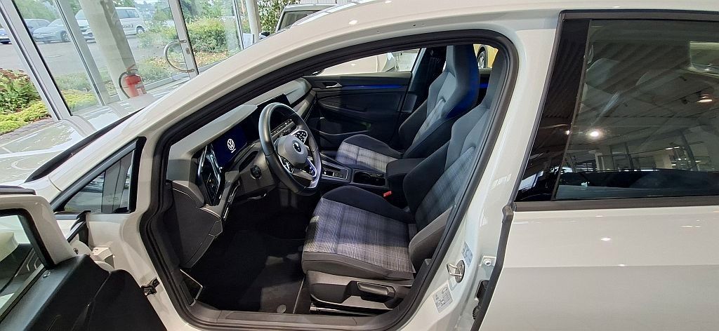 Volkswagen Golf VIII GTE eHybrid - Samsaru's Car Outlet