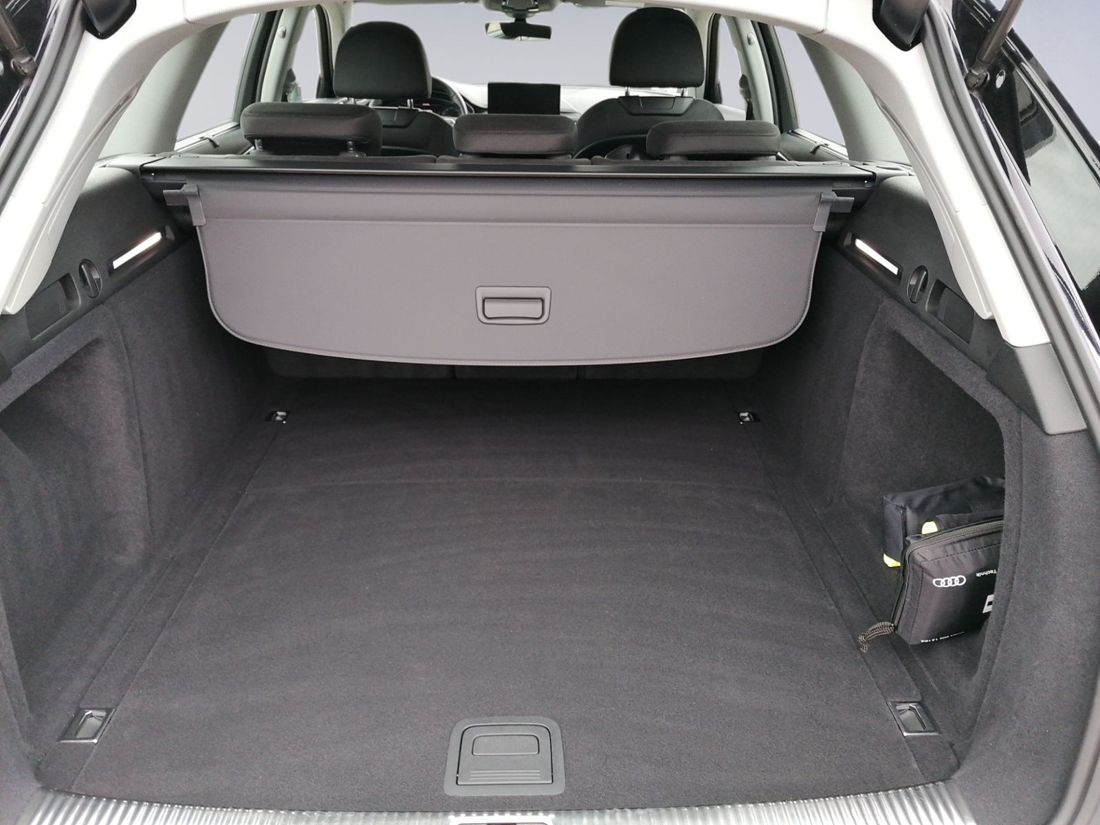 Audi A4 allroad quattro 2. 0 TFSI S tronic NAVI+AHK