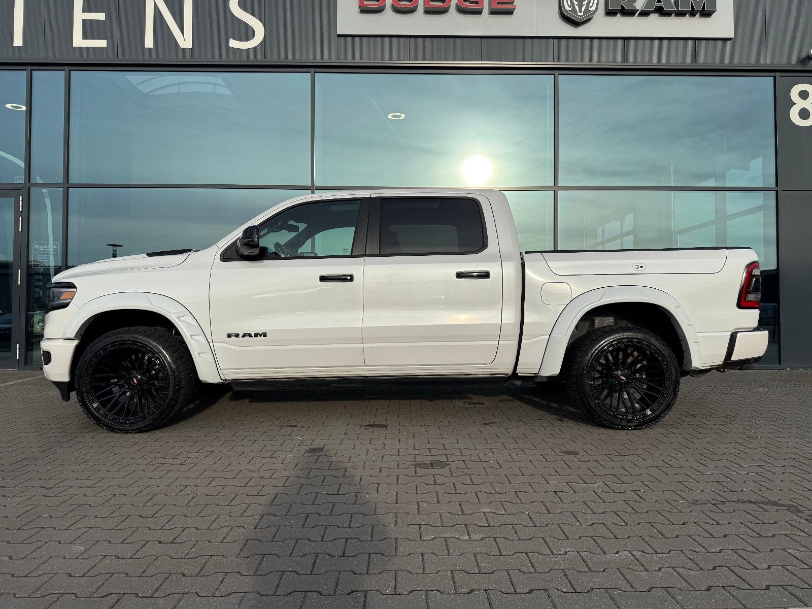 Dodge RAM 1500 Limited Night GRAIL LA CHANTI V8 VOLL
