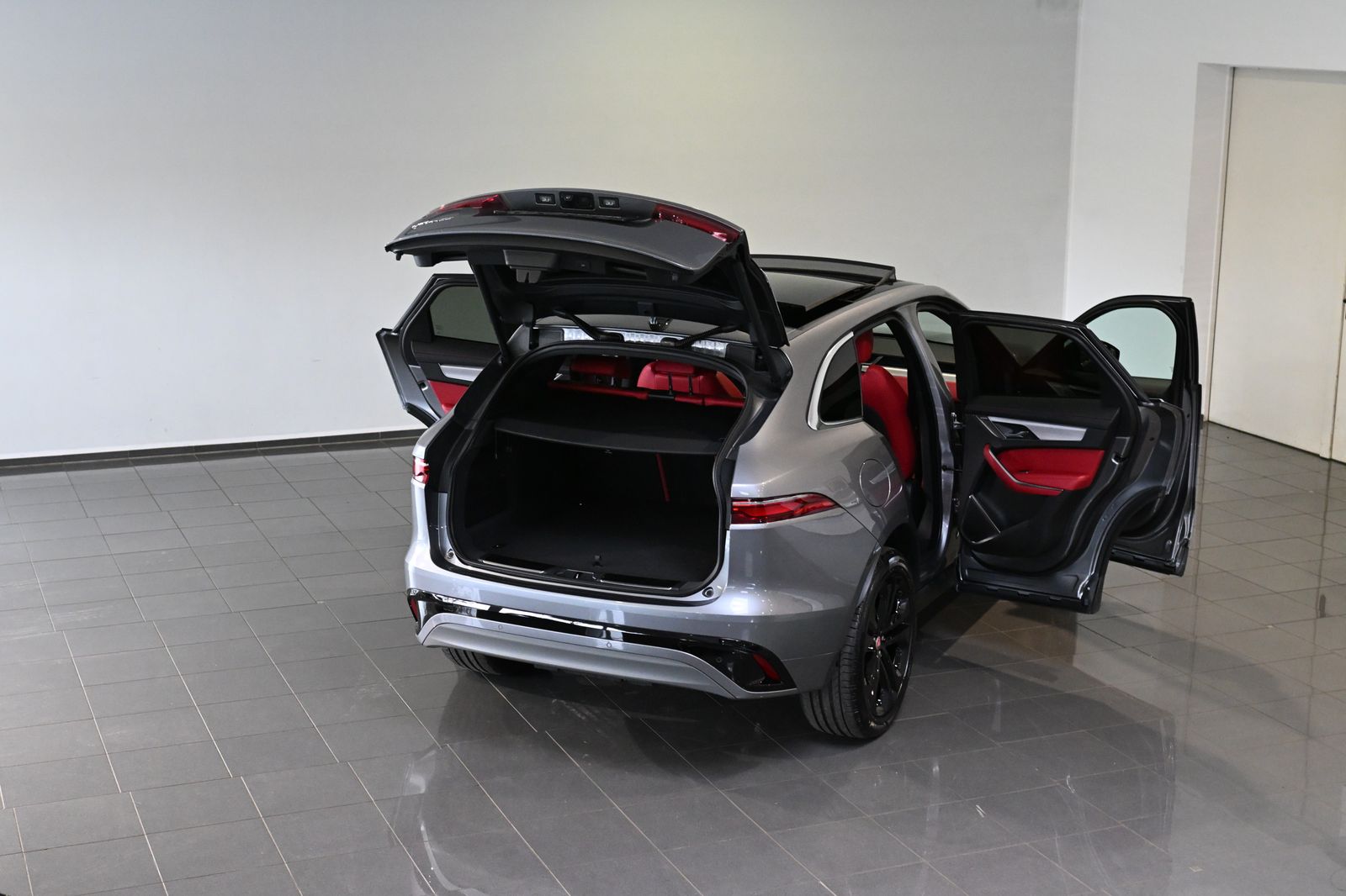 Jaguar F-PACE P250 R-Dynamic SE AWD Pano