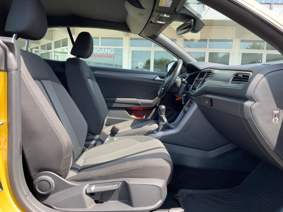 Volkswagen T-Roc 1.0 TSI STYLE - Samsaru's Car Outlet