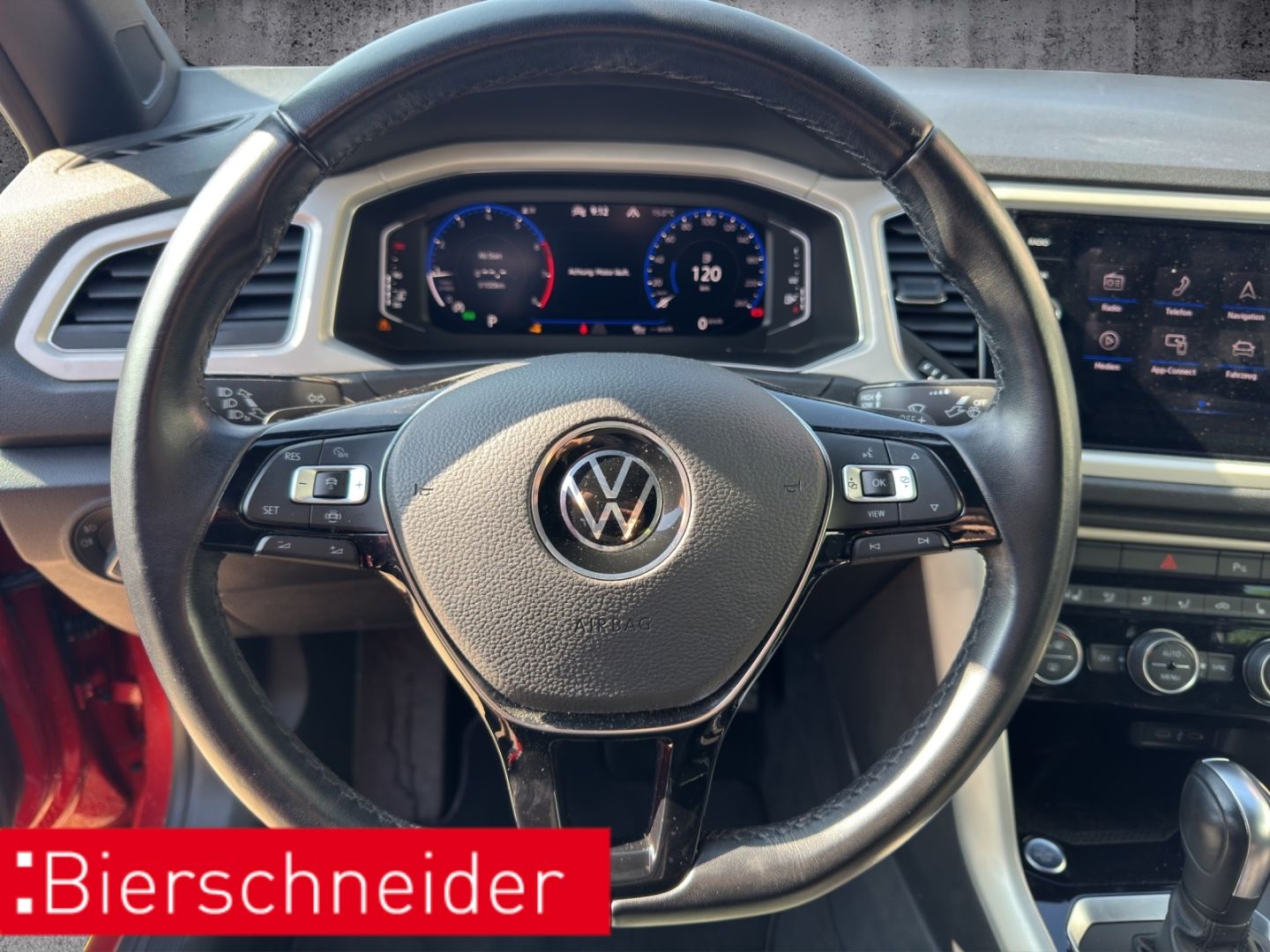 Volkswagen T-Roc 1.5 TSI DSG Style - Samsaru's Car Outlet