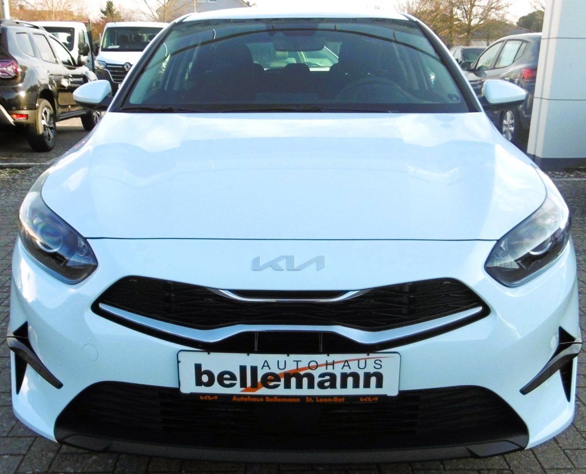 Kia Ceed 1.6 CRDi DCT Vision - Samsaru's Car Outlet