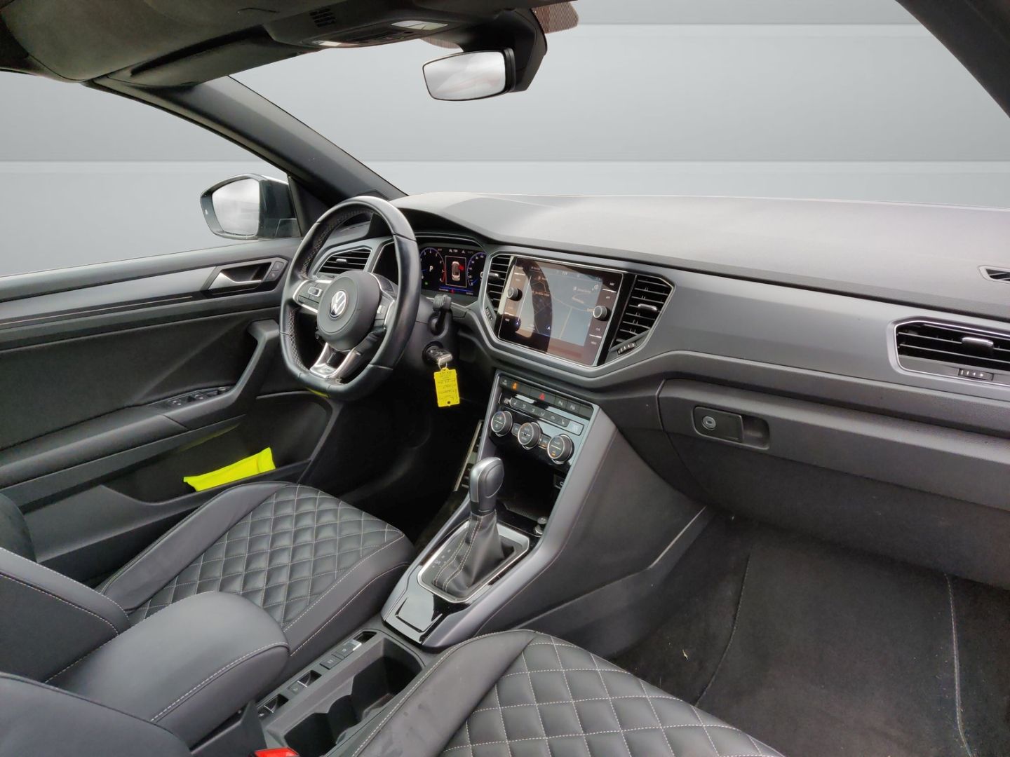 Volkswagen T-Roc R-Line - Samsaru's Car Outlet