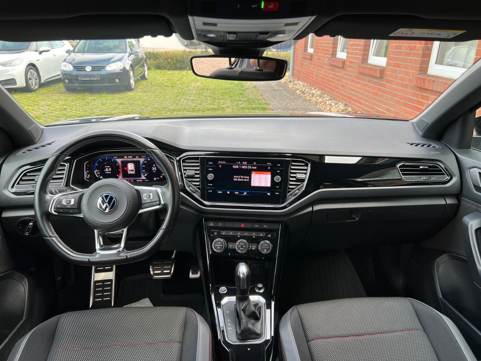 Volkswagen T-Roc 1.5TSi DSG Black - Samsaru's Car Outlet