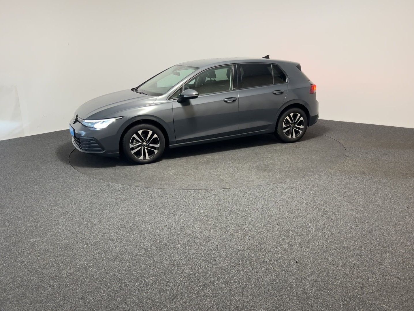 Volkswagen Golf VIII 1.0 eTSI DSG United - Samsaru's Car Outlet