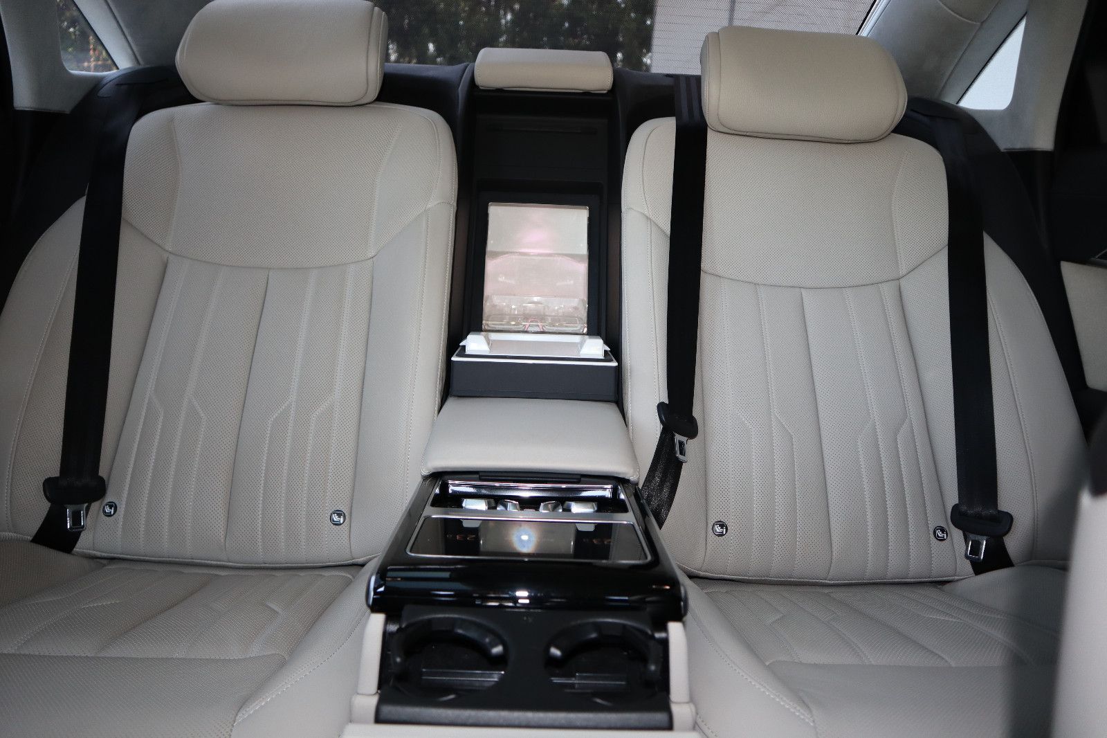 Audi A8L 60 TFSI e lang BLACK - Samsaru's Car Outlet