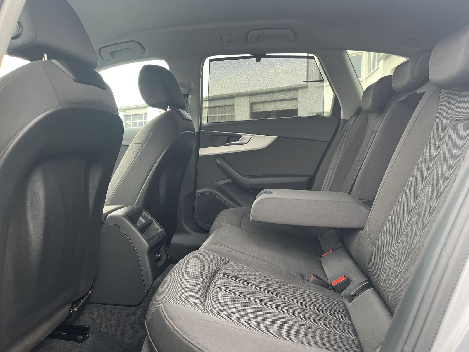 Audi A4 Avant 35 2.0 TDI S tronic advanced - Samsaru's Car Outlet