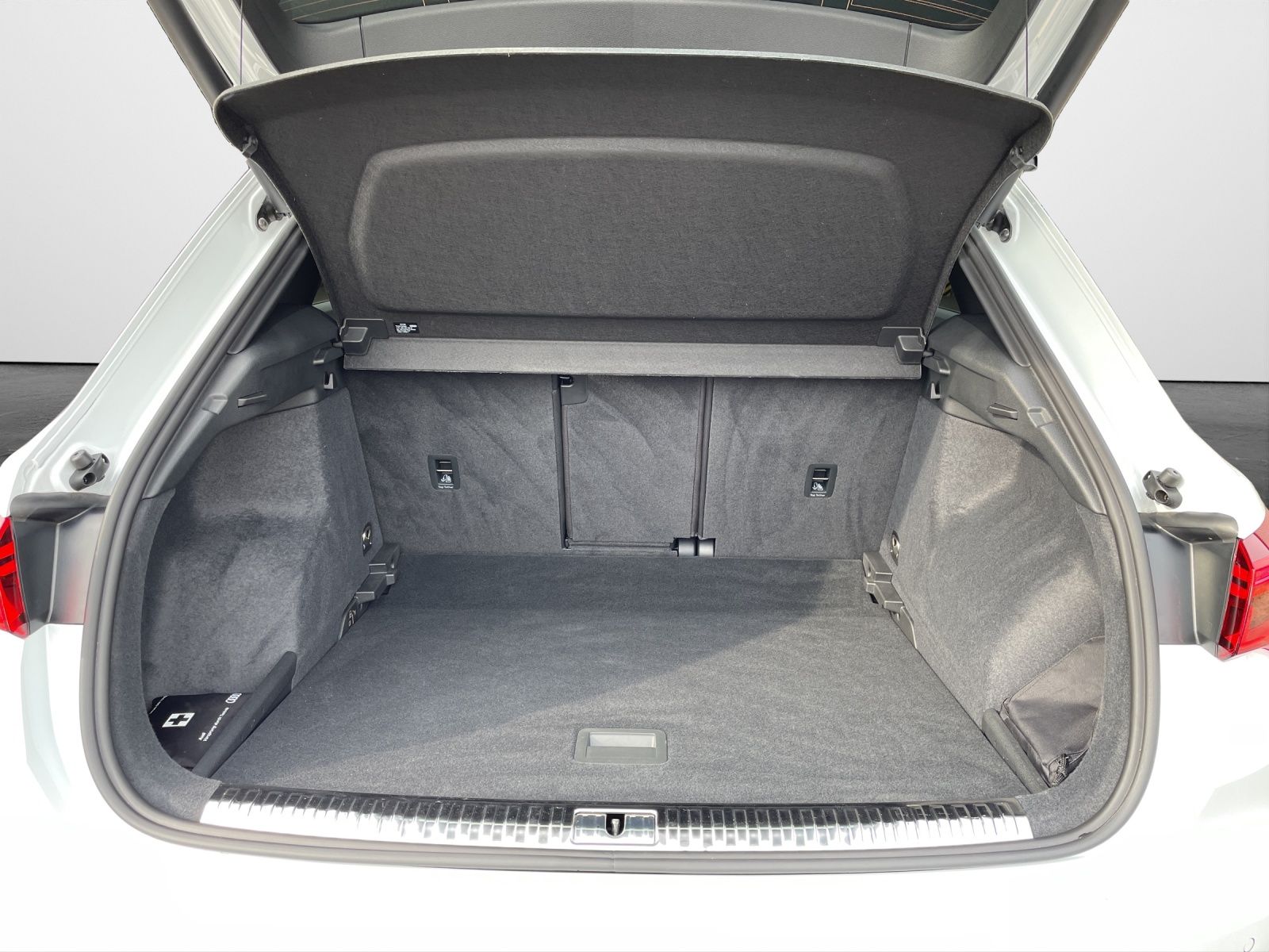 Audi Q3 45 TFSI S tronic quattro S line  Panodach AHK