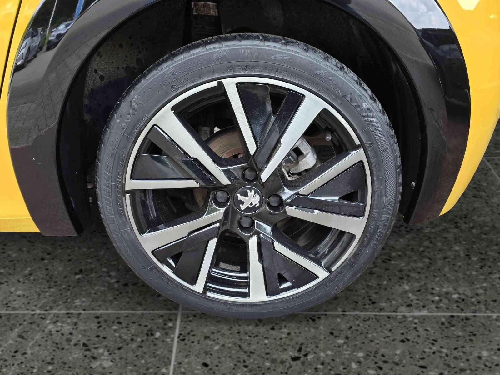Peugeot 208 1.2 Pure Tech 100 GT - Samsaru's Car Outlet
