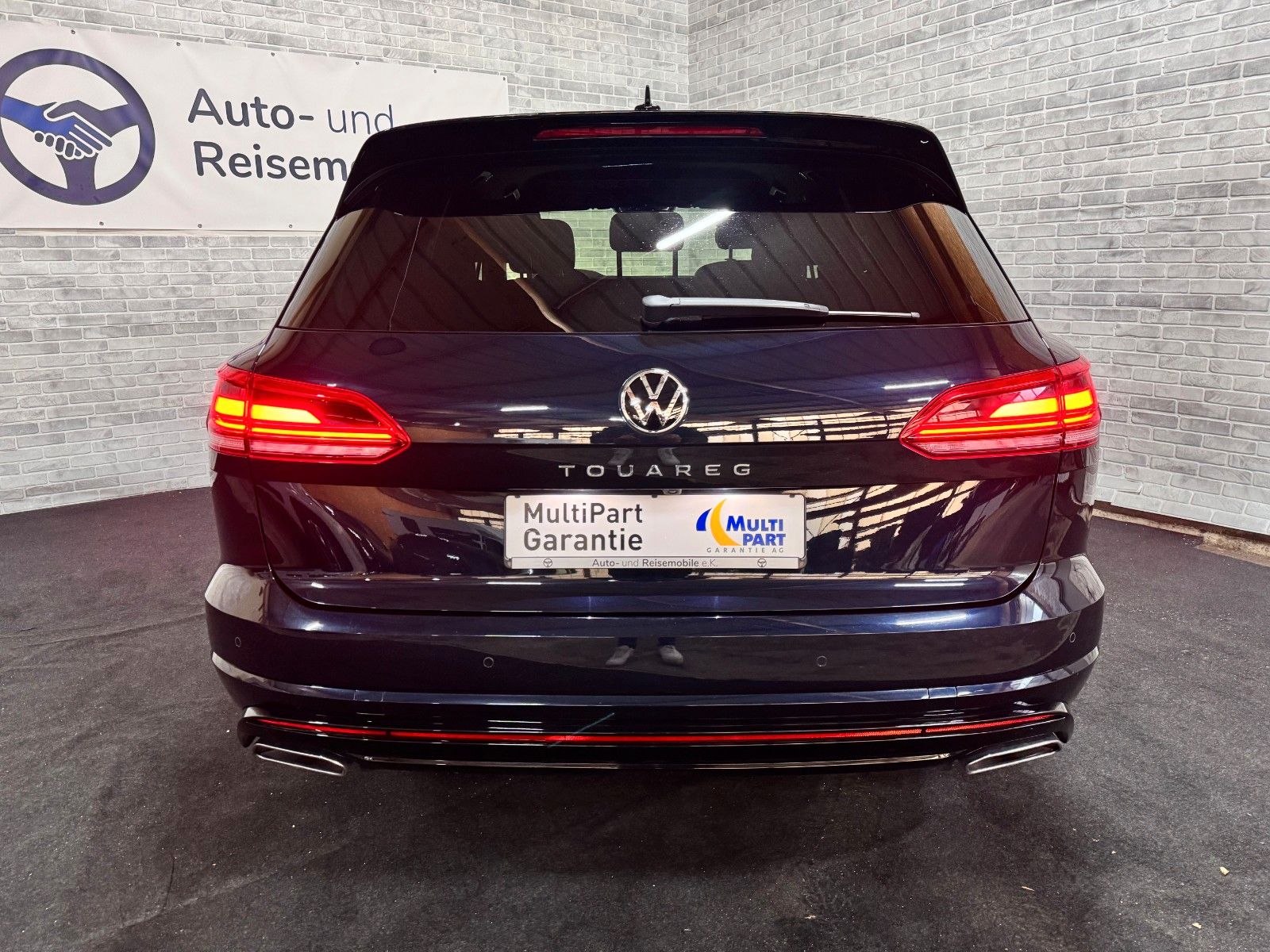 Volkswagen Touareg 3.0 TDI R-Line 4Motion - Samsaru's Car Outlet