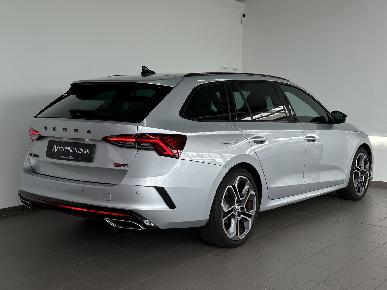 Skoda Octavia Combi RS 4x4 - Samsaru's Car Outlet