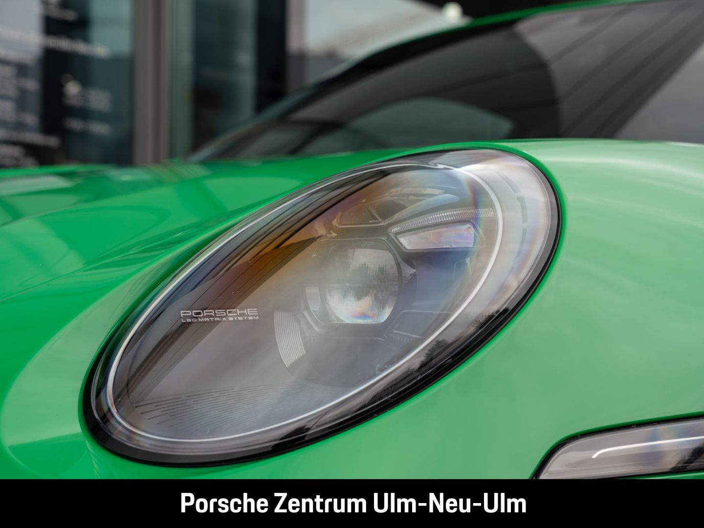 Porsche 992 911 Turbo S Pythongrün Sportabgasanlage LED