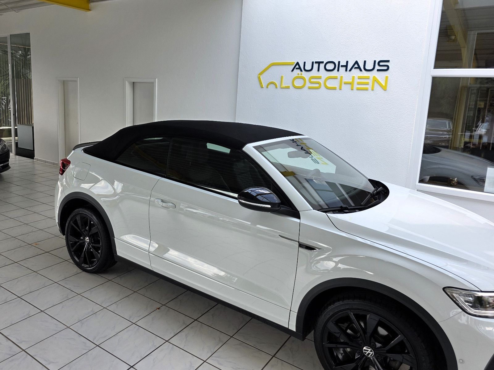 Volkswagen T-Roc R-Line Black - Samsaru's Car Outlet