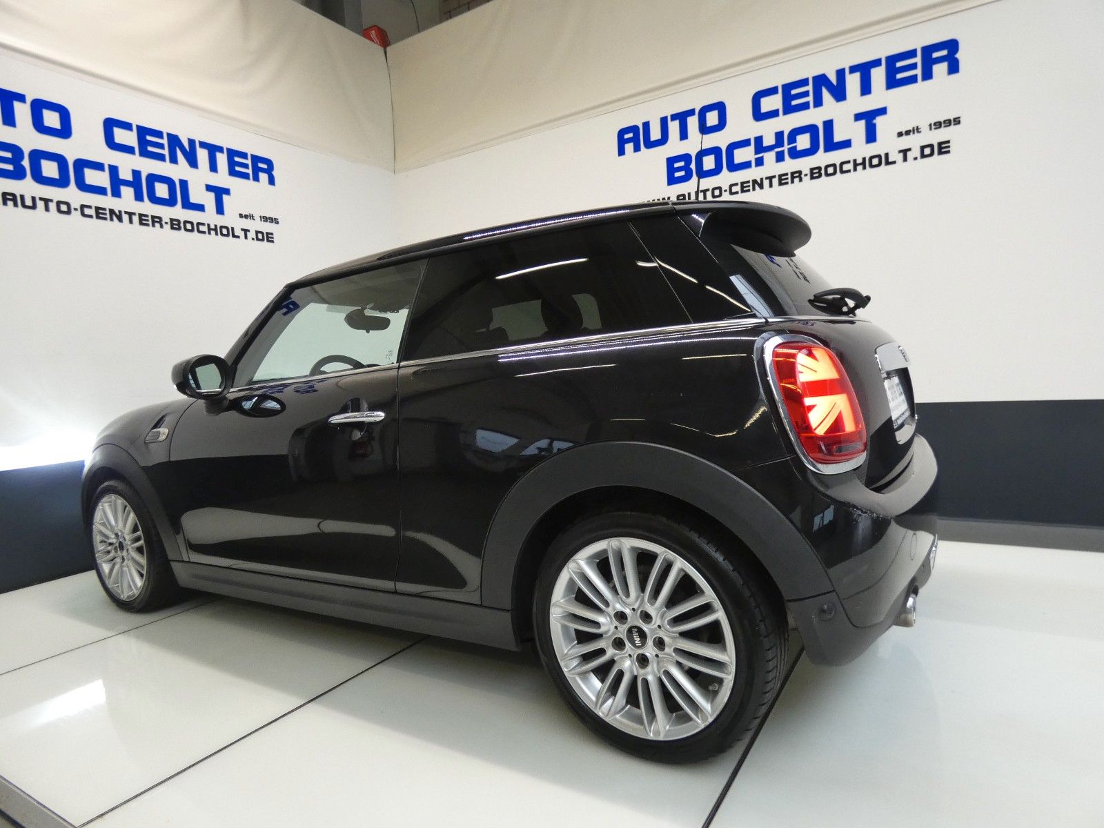 MINI Cooper Chili - Samsaru's Car Outlet
