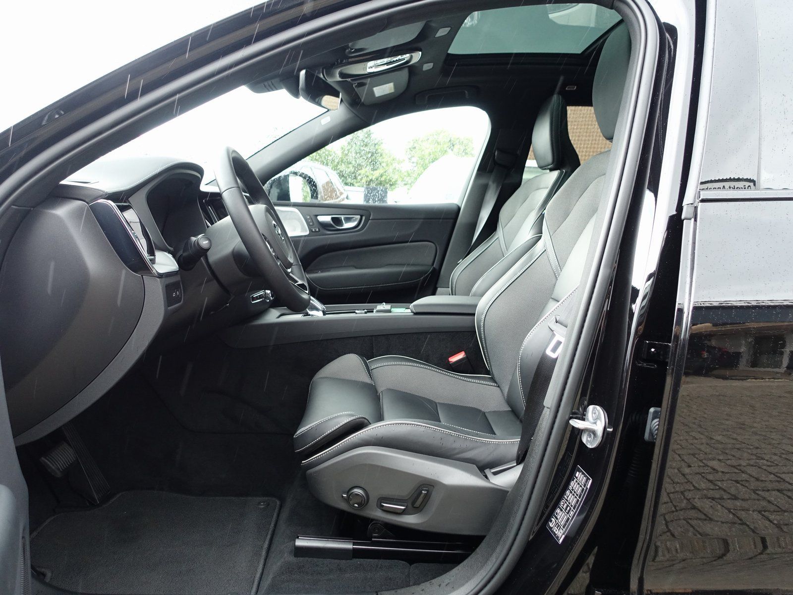 Volvo XC60 Black Edition Ultra T6 AWD - Samsaru's Car Outlet