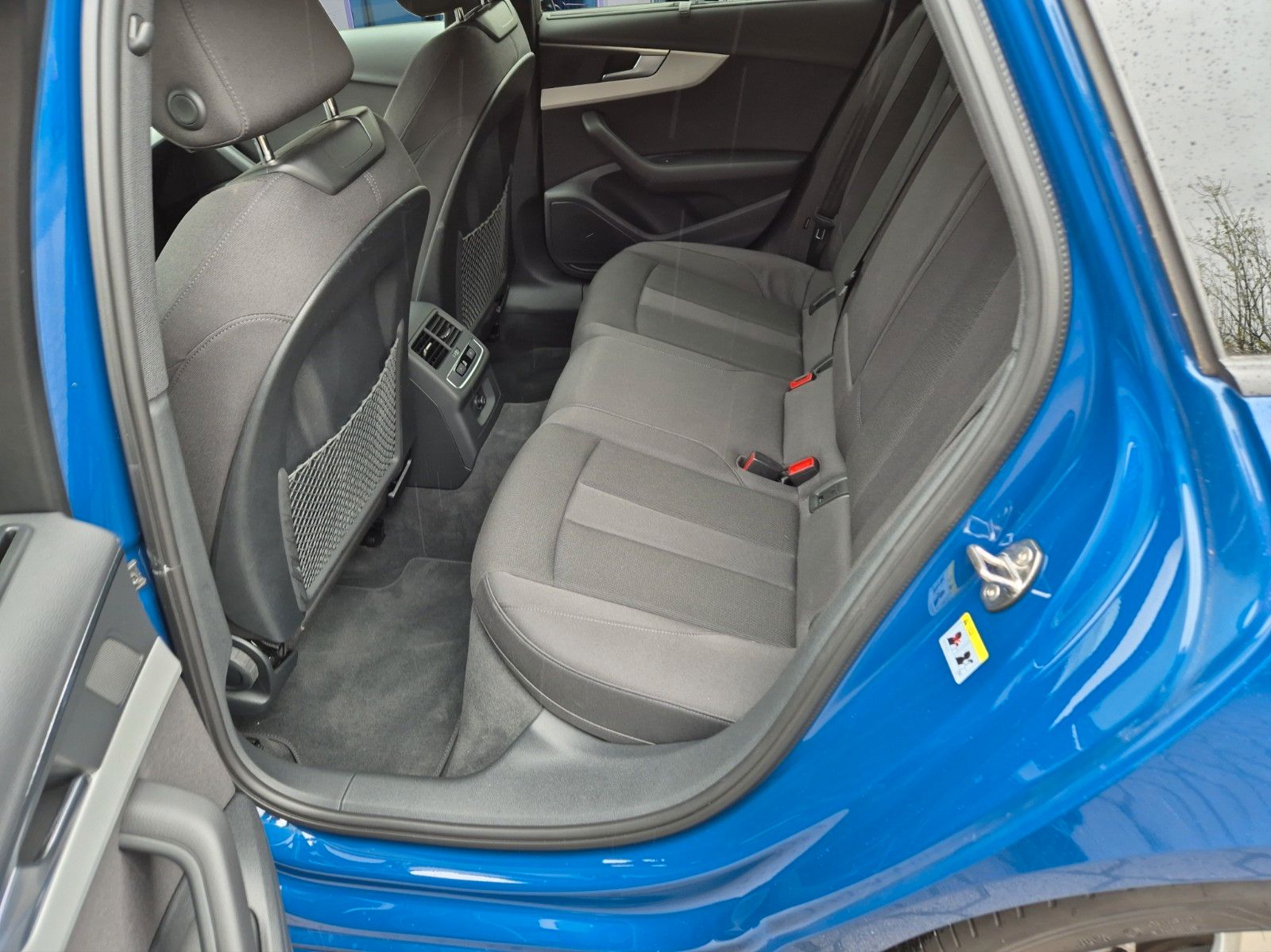 Audi A4 Avant 35 TFSI S line - Samsaru's Car Outlet