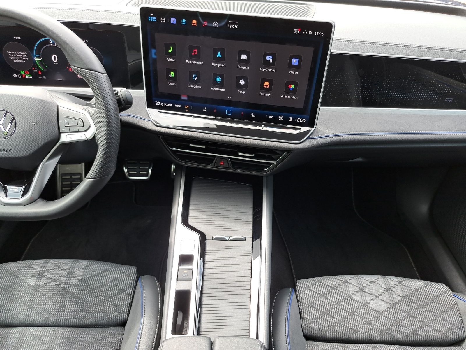Volkswagen Passat Var. R-Line 1.5 eHybrid DSG AHK PANO 3,99