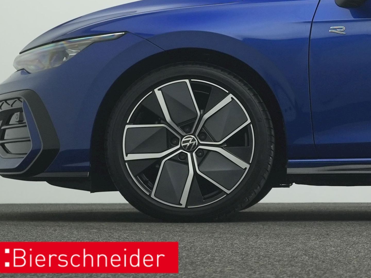 Volkswagen Golf 8 1.5 eTSI DSG R-Line BLACK-STYLE 5-J.-GAR
