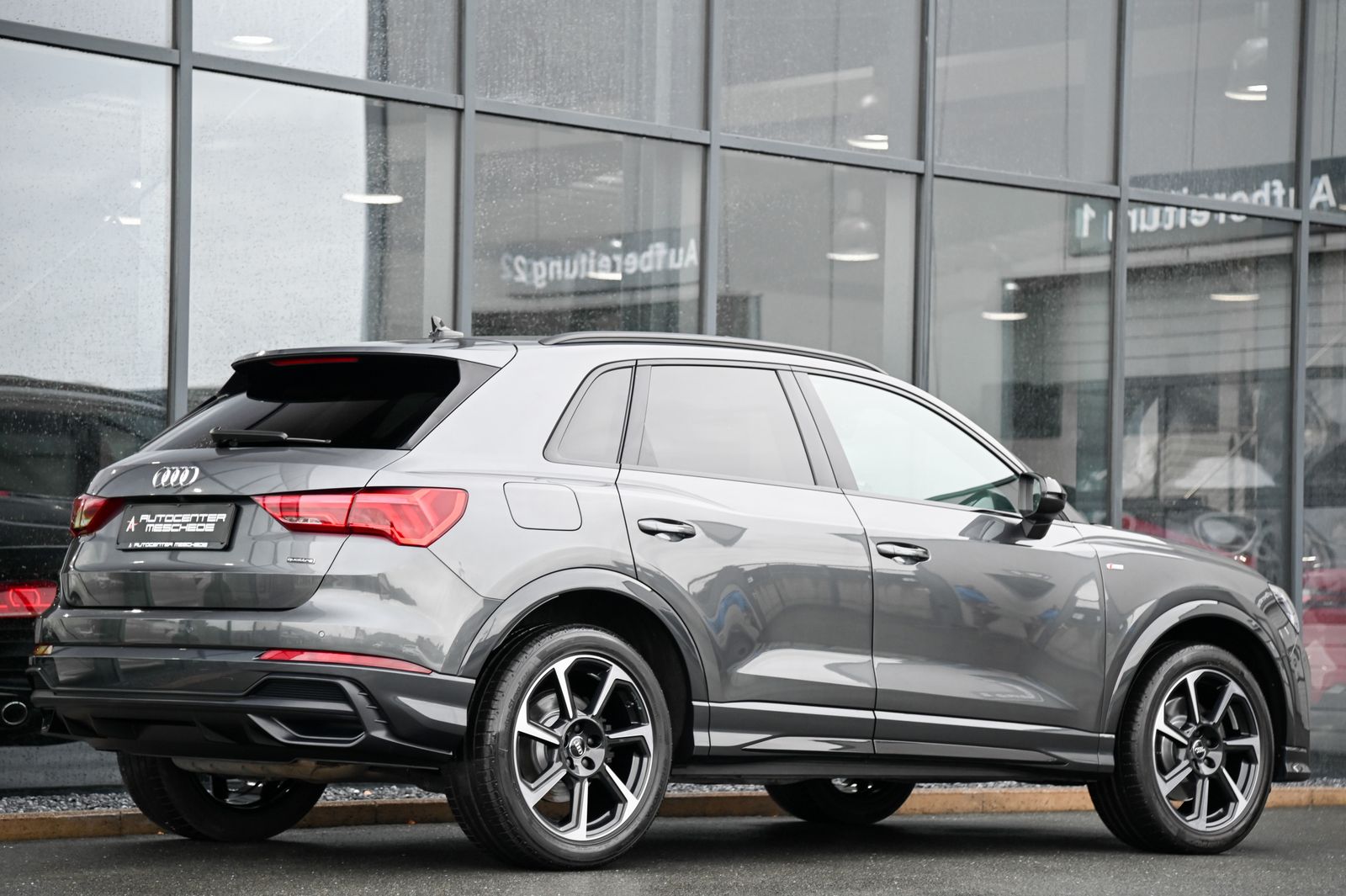 Audi Q3 40 TFSI quattro S line - Samsaru's Car Outlet