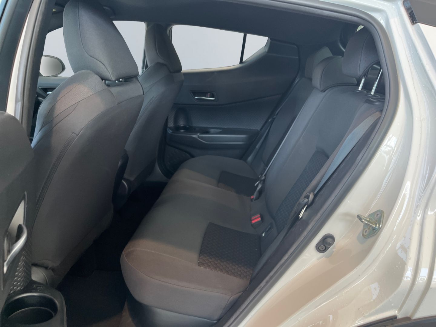Toyota C-HR 1.8 Hybrid Business-Edition - Samsaru's Car Outlet