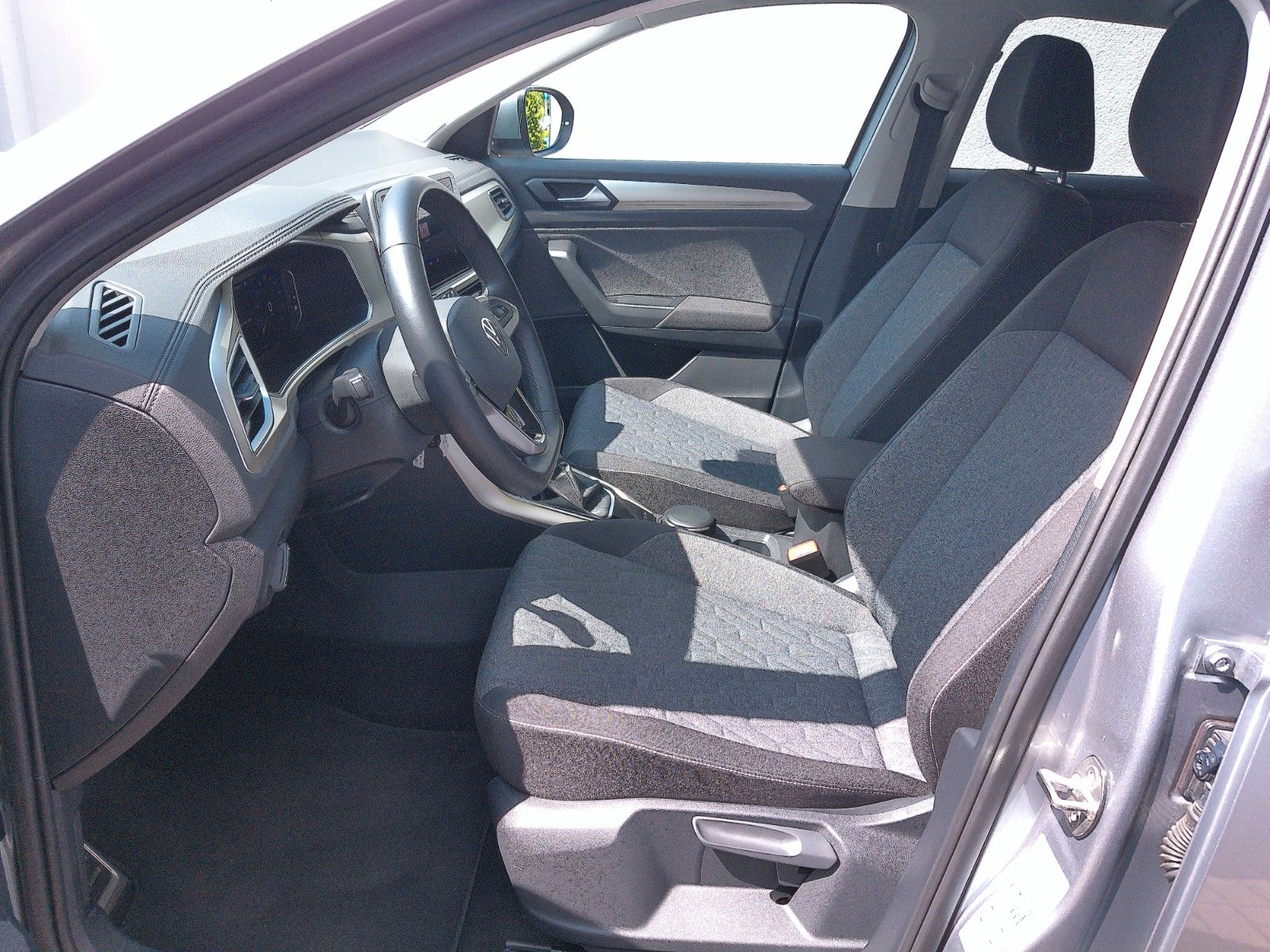 Volkswagen T-Roc 1.5 TSI DSG Move - Samsaru's Car Outlet