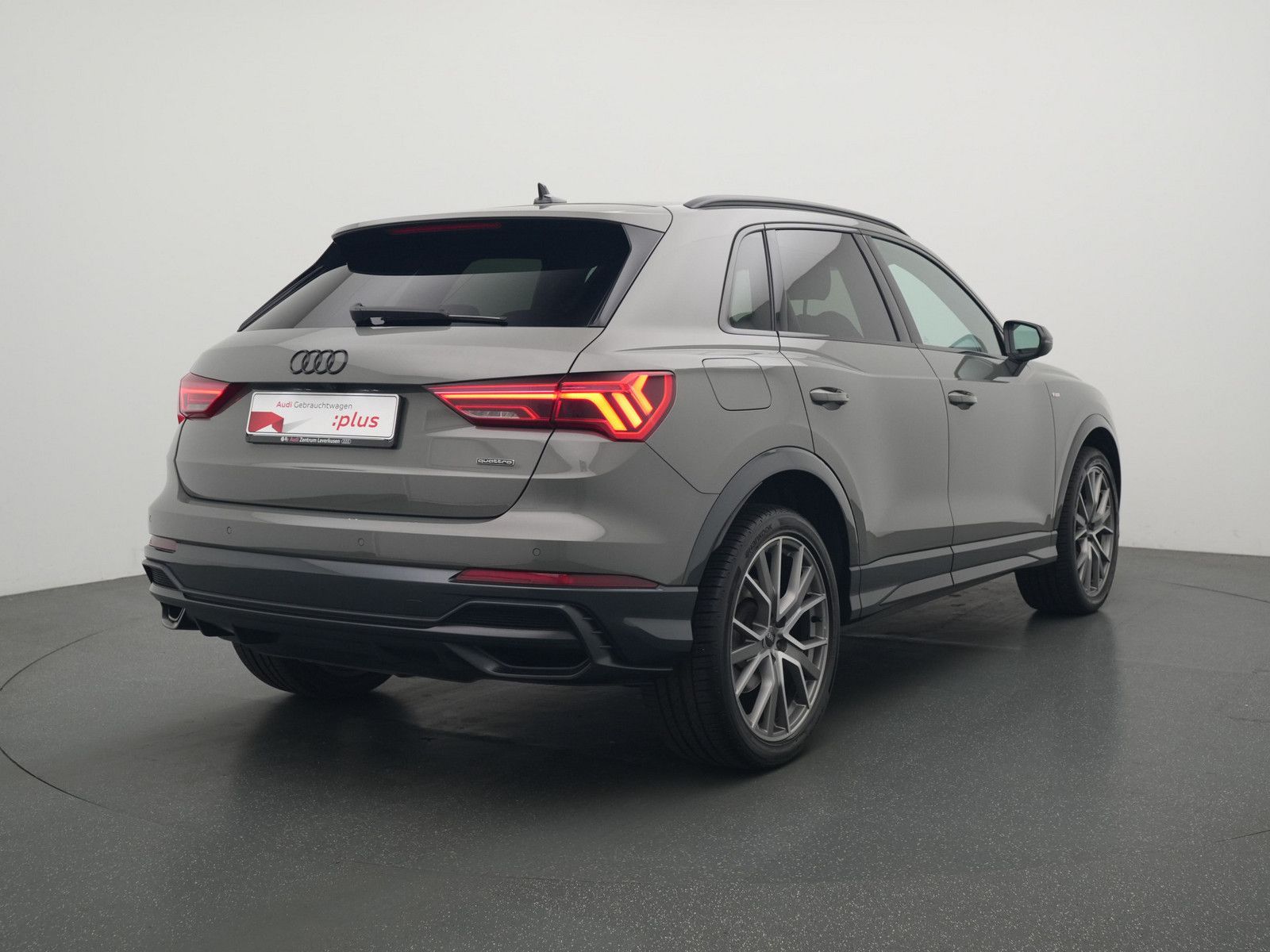 Audi Q3 quattro S line - Samsaru's Car Outlet