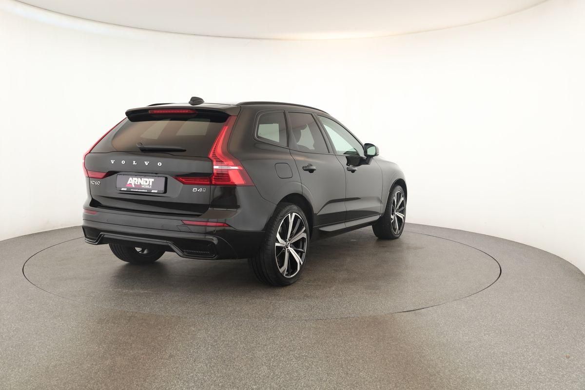 Volvo XC60 B4 AWD Plus Dark LED Pano ACC Kam 21" AHK