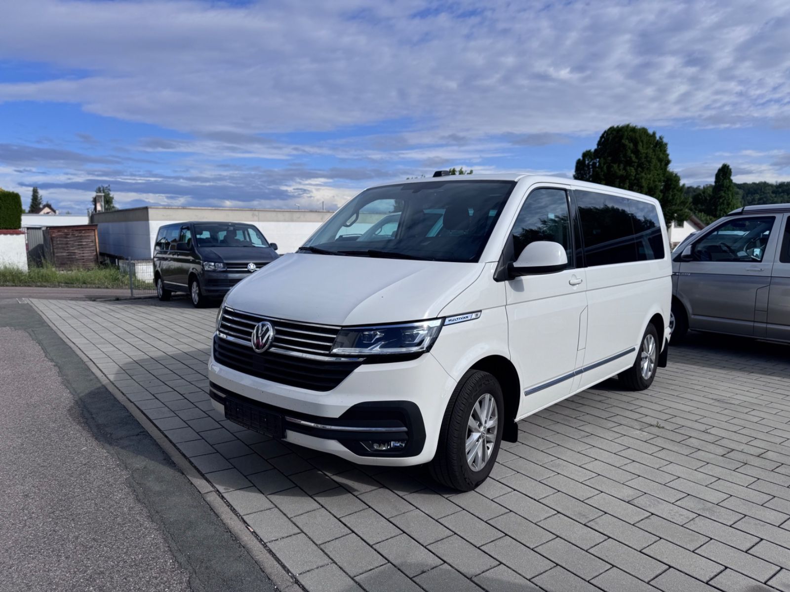 Volkswagen T6.1 Multivan Comfortline - Samsaru's Car Outlet