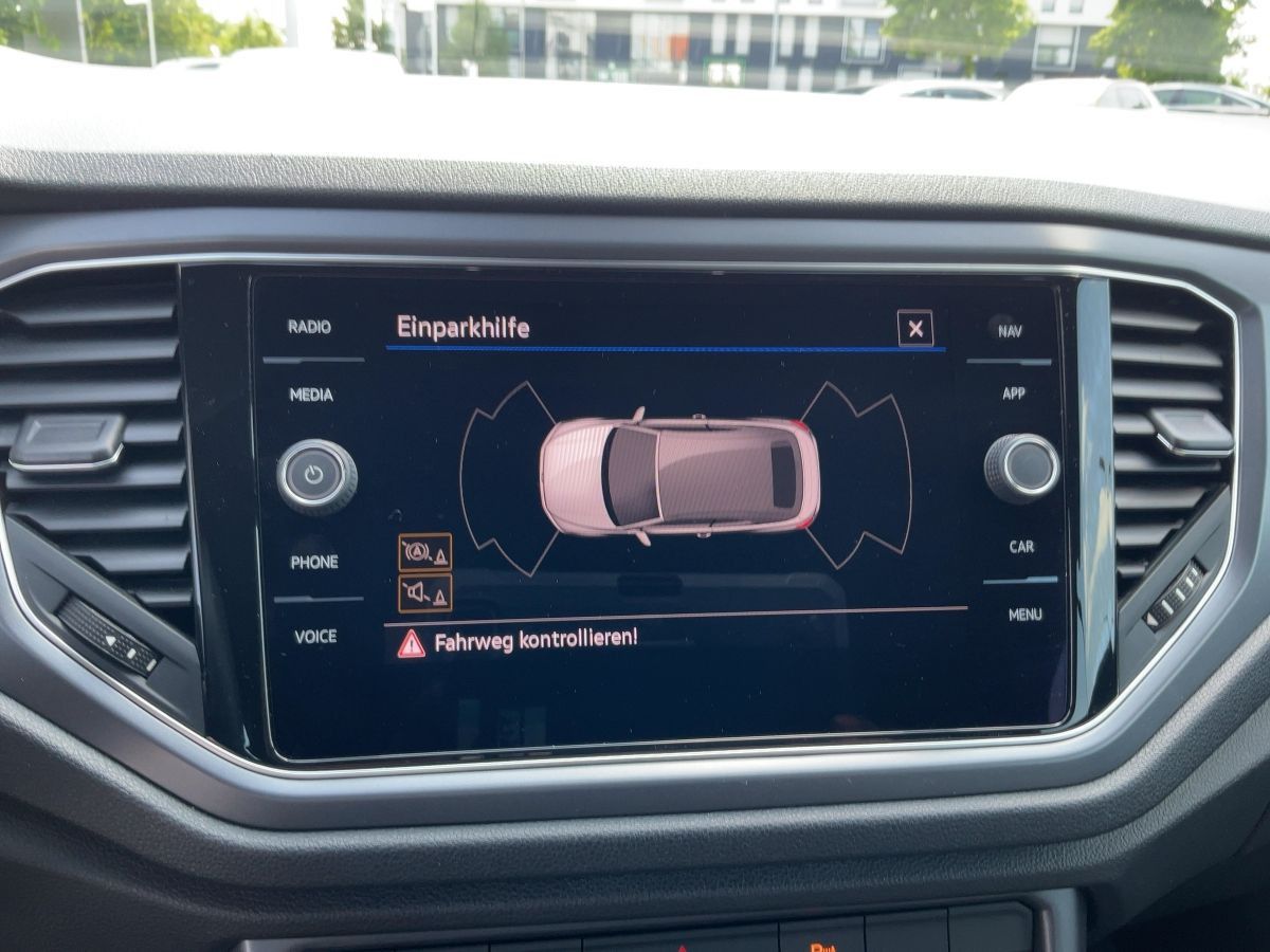 Volkswagen T-Roc 1.0 TSI STYLE - Samsaru's Car Outlet