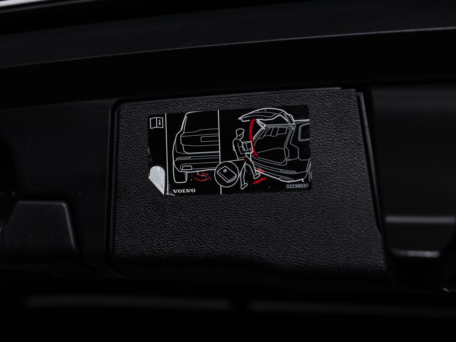 Volvo XC60 R Design Recharge *LED*STDHZ*AHK*360°