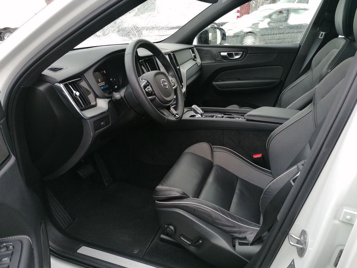 Volvo XC60 B4 AWD Plus Dark ACC BLIS H/K PANO STDHZ