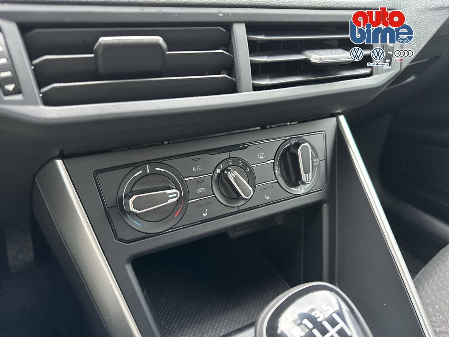 Volkswagen Taigo 1.0 TSI Life - Samsaru's Car Outlet