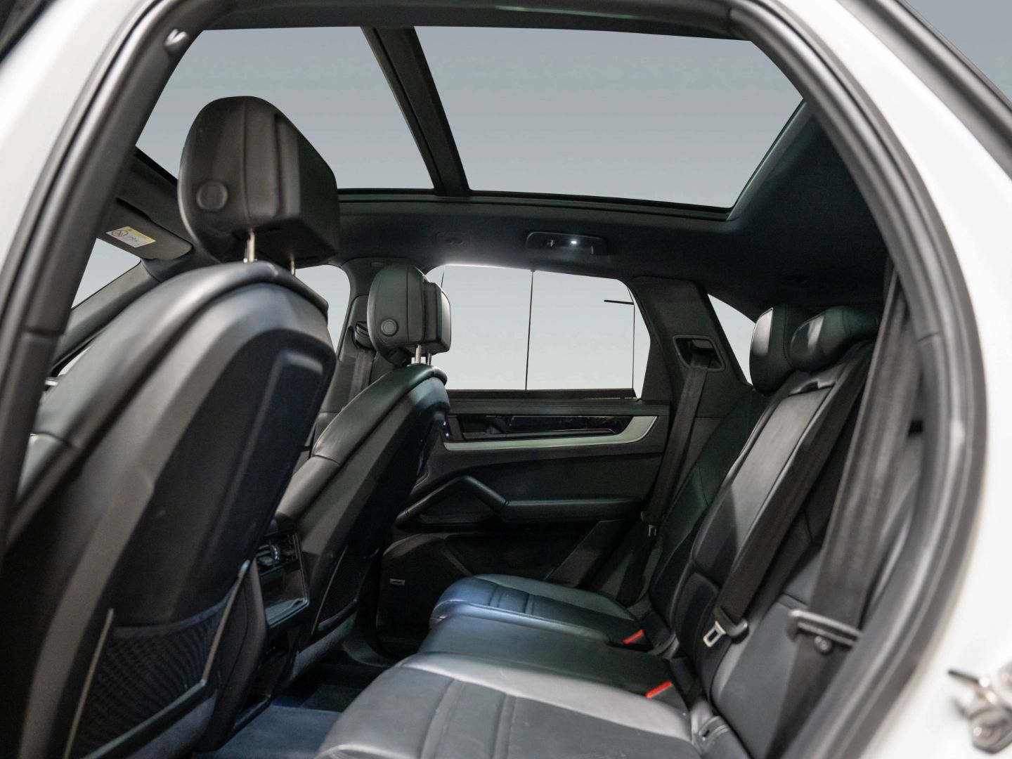 Porsche Cayenne E-Hybrid Beifahrerdisplay Massagesitze