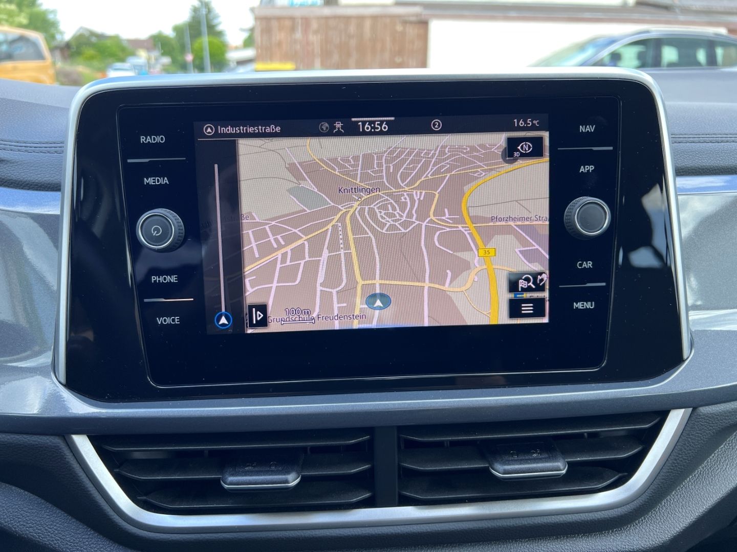 Volkswagen T-Roc 1.0TSI Style - Samsaru's Car Outlet