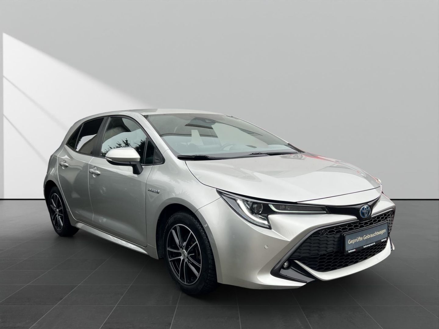 Toyota Corolla 1.8 Hybrid Club - Samsaru's Car Outlet