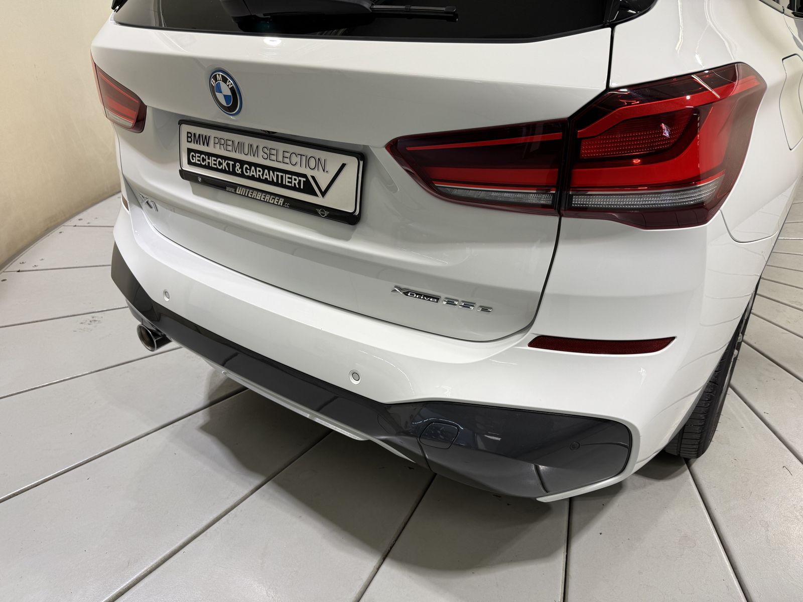 BMW X1 xDrive25e M Sportpaket - Samsaru's Car Outlet