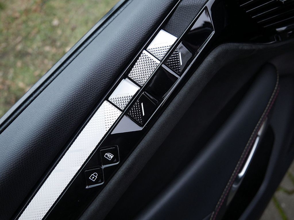 DS Automobiles DS 4 E-TENSE 225 Performance Line + MATRIX-LED