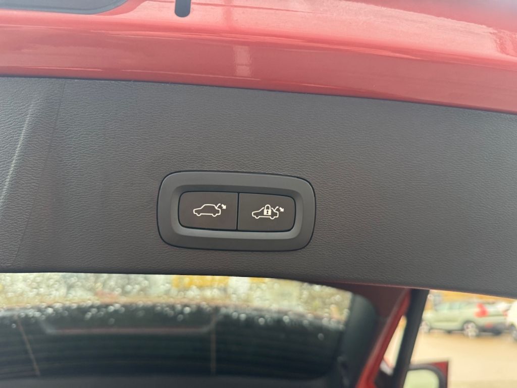 Volvo XC40 Plus Dark Recharge Plug-In Hybrid T4 Twin E