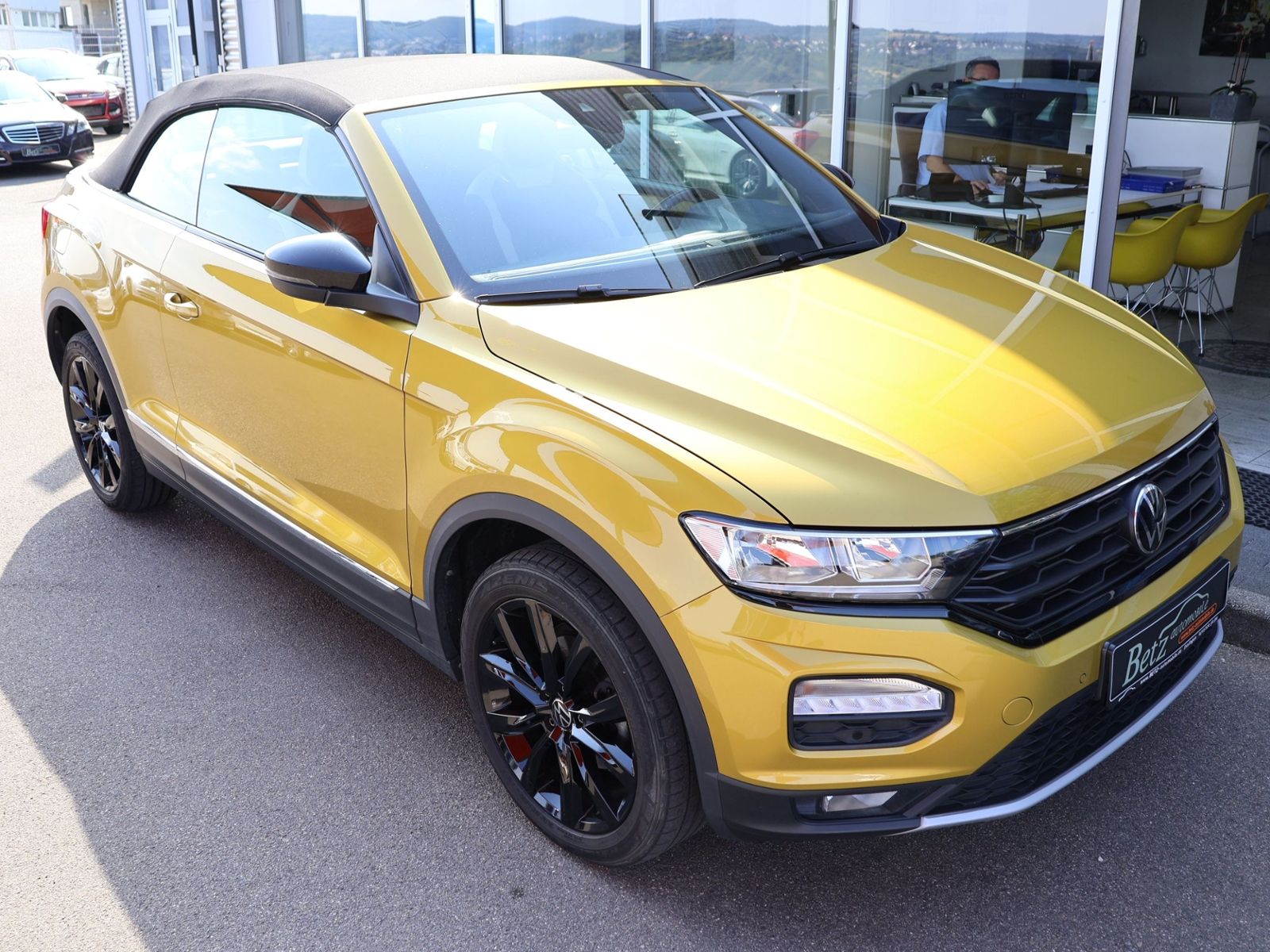 Volkswagen T-Roc Style - Samsaru's Car Outlet