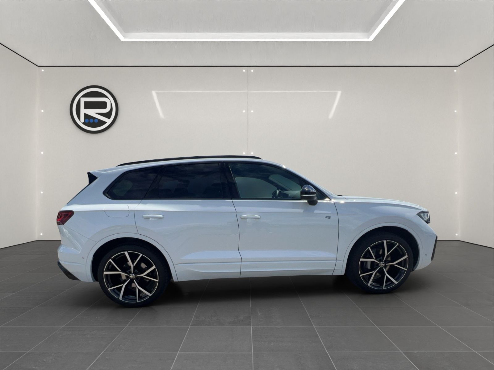 Volkswagen Touareg 3.0 l V6 TDI SCR R-Line 4MOTION - Samsaru's Car Outlet