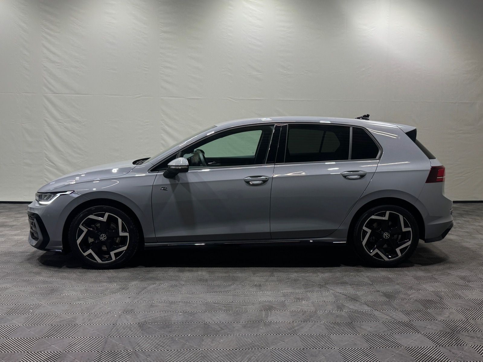Volkswagen Golf R-Line 1.5 eTSI DSG | LED NAVI 360°KAMERA